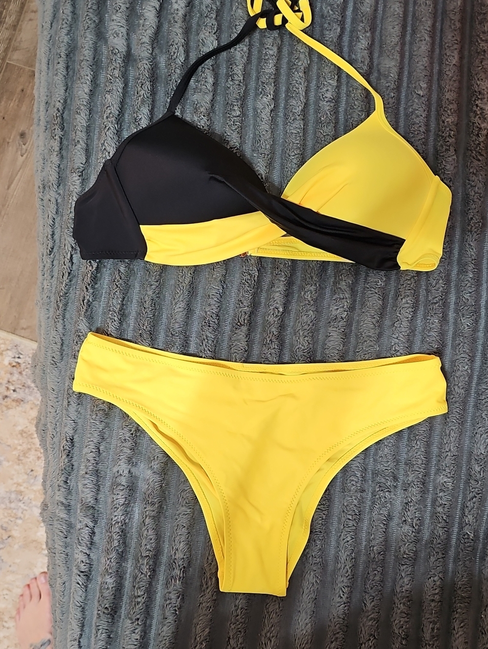 Yellow & Black Two-Tone Women's Bikini Set